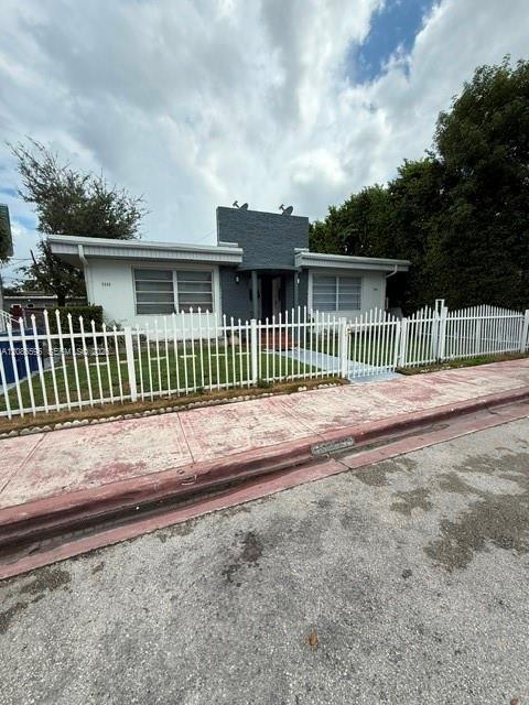 1995 Marseille Dr 4, Miami Beach, Florida 33141, Stati Uniti