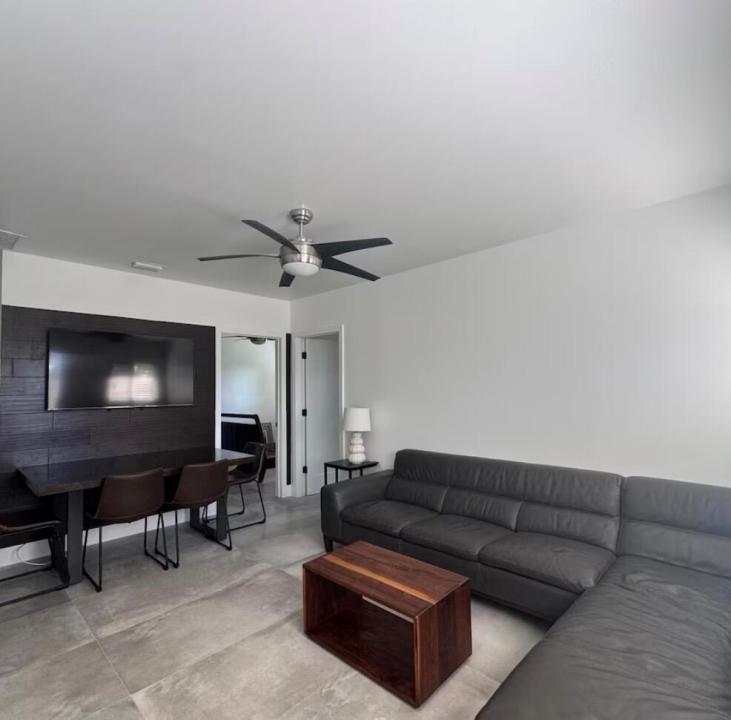 412 NE Eller Street C, Deerfield Beach, Floride 33441, États-Unis
