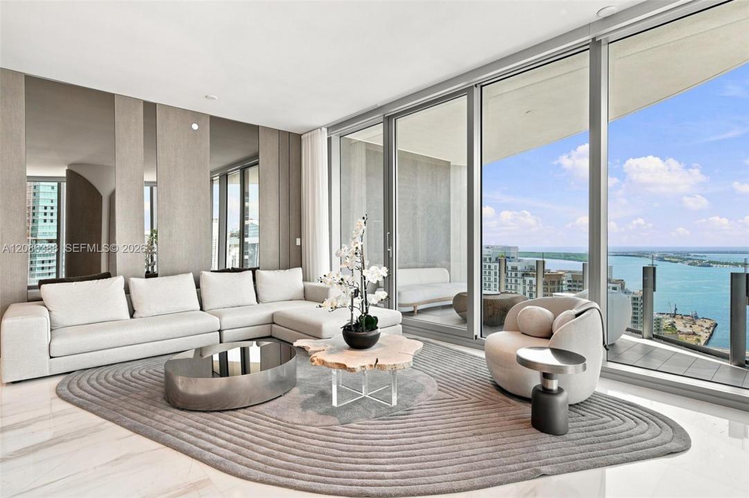 300 Biscayne Blvd Way 3807, Miami, Florida 33131, USA