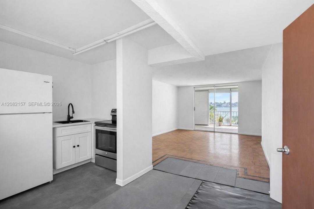 3010 Marcos Dr R308, Aventura, Florida 33160, USA
