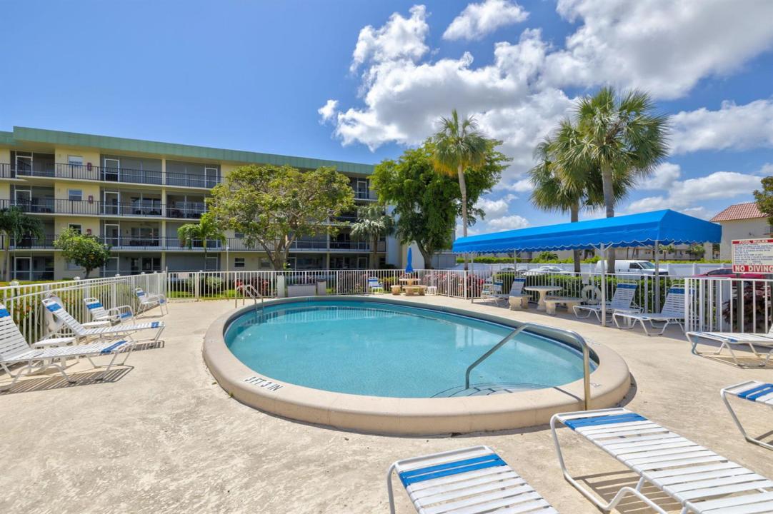 806 SE 7TH Street 201, Deerfield Beach, Florida 33441, USA