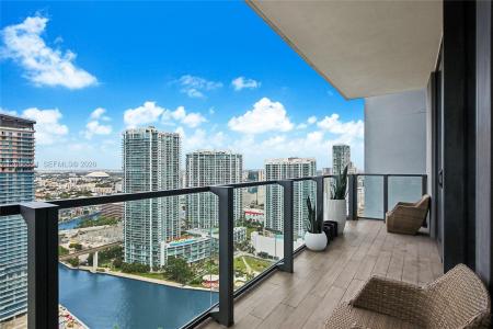 68 SE 6th St 3306, Miami, Florida 33131, USA