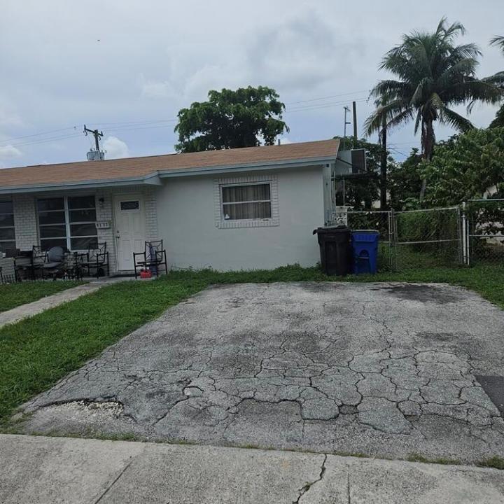 4133 NW 39th Avenue, Lauderdale Lakes, Florida 33309, USA
