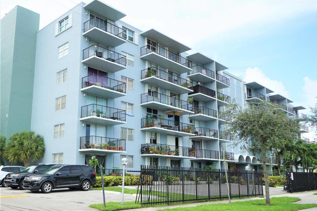 12500 NE 15TH Avenue 614, North Miami, Floride 33161, États-Unis