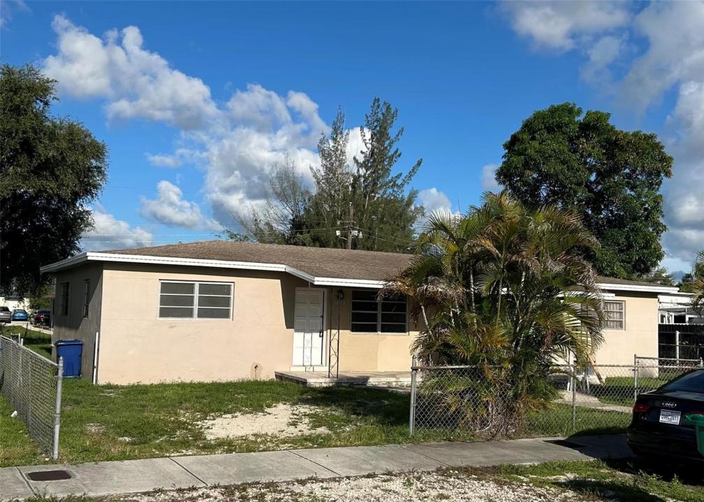 15721 NW 39TH Place, Miami Gardens, Floryda 33054, USA