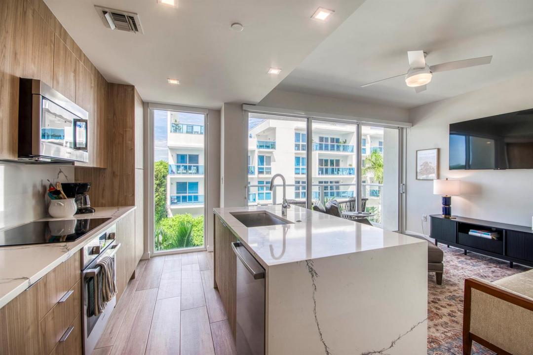 117 Lake Avenue 303, Lake Worth, Floryda 33460, USA