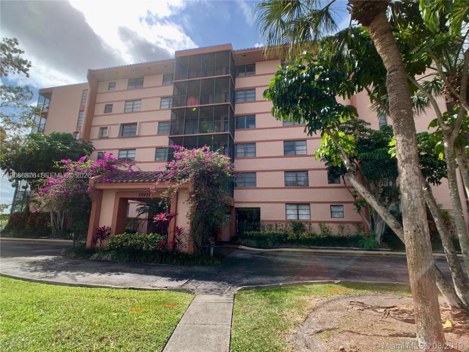 20840 San Simeon Way 702, Miami, Florida 33179, USA