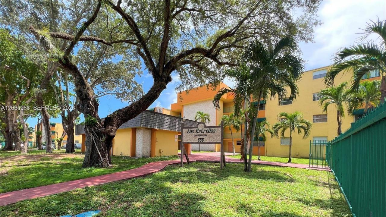666 W 81st St 303, Hialeah, Florida 33014, Stati Uniti