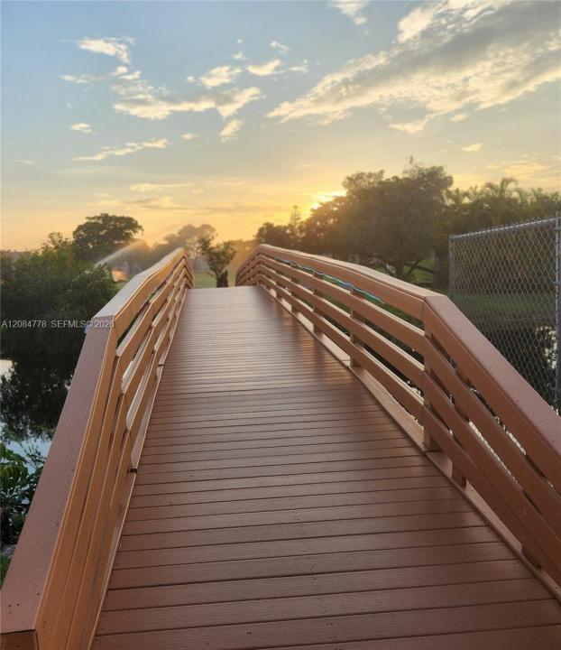 2781 N Pine Island Rd, Sunrise, Flórida 33322, Estados Unidos