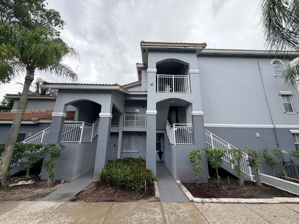 9645 NW 1st Ct 1-110, Pembroke Pines, Floride 33024, États-Unis