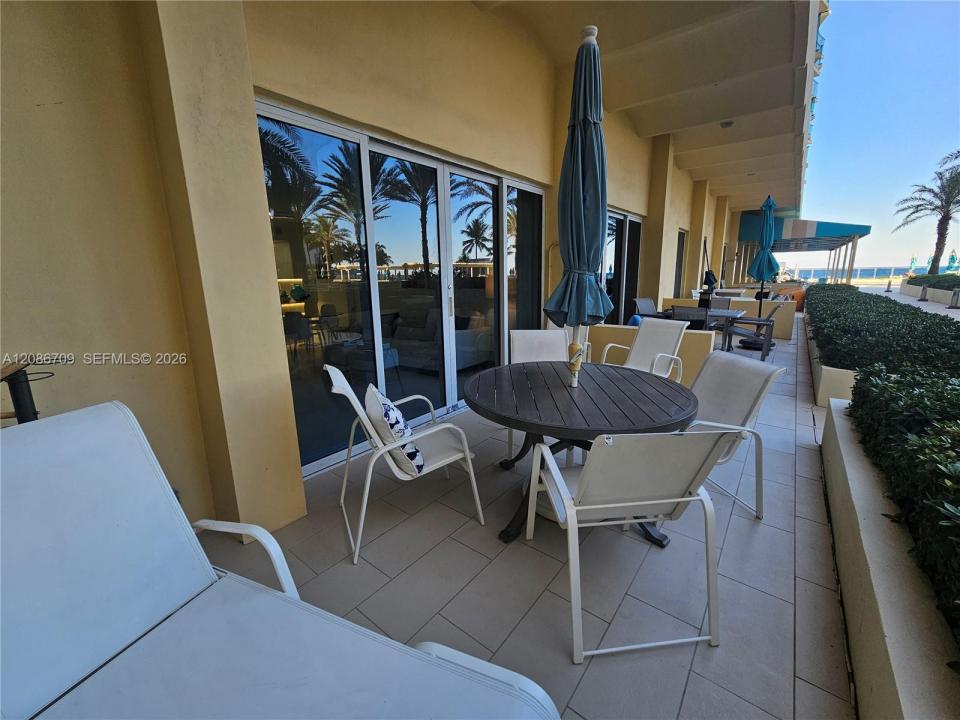 2501 S Ocean Dr L17, Hollywood, Florida 33019, USA