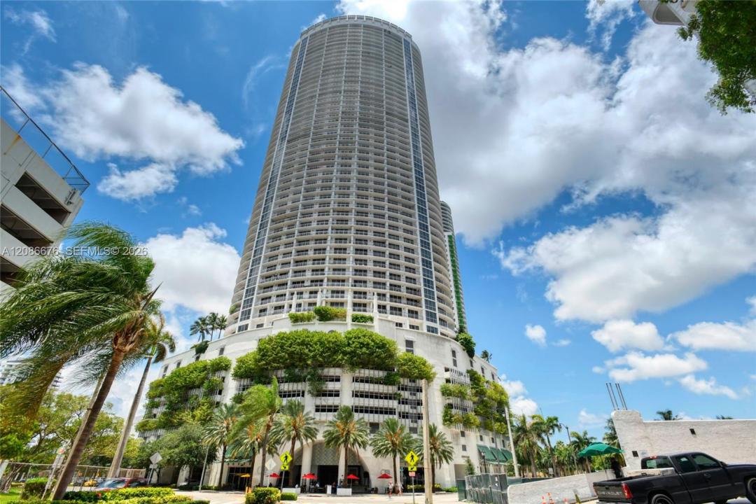 1750 N Bayshore Dr 3205, Miami, Florida 33132, USA