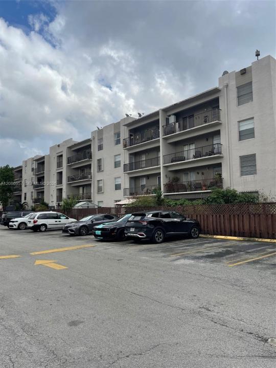 5625 W 20th Ave 215, Hialeah, Florida 33012, Stati Uniti