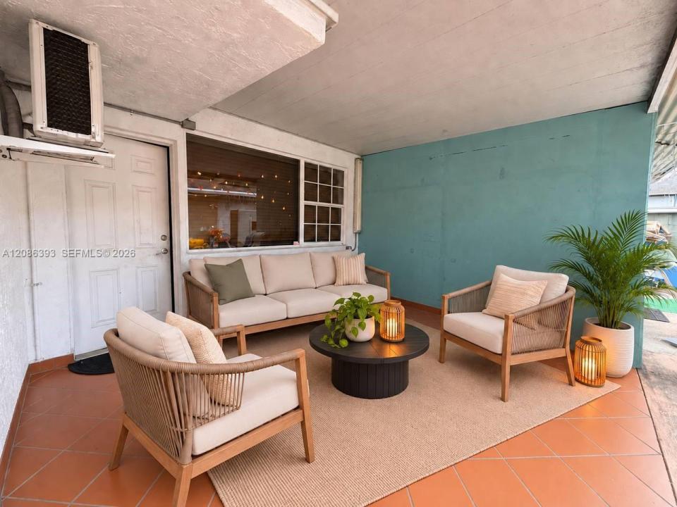 62 W 44th St 1, Hialeah, Florida 33012, Stati Uniti
