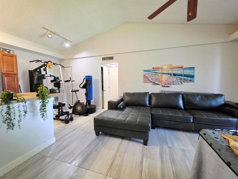 851 LYONS Road 22206, Coconut Creek, Florida 33063, USA