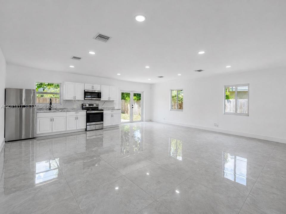 950 NE 164th St, North Miami Beach, فلوريدا 33162, الولايات المتحدة