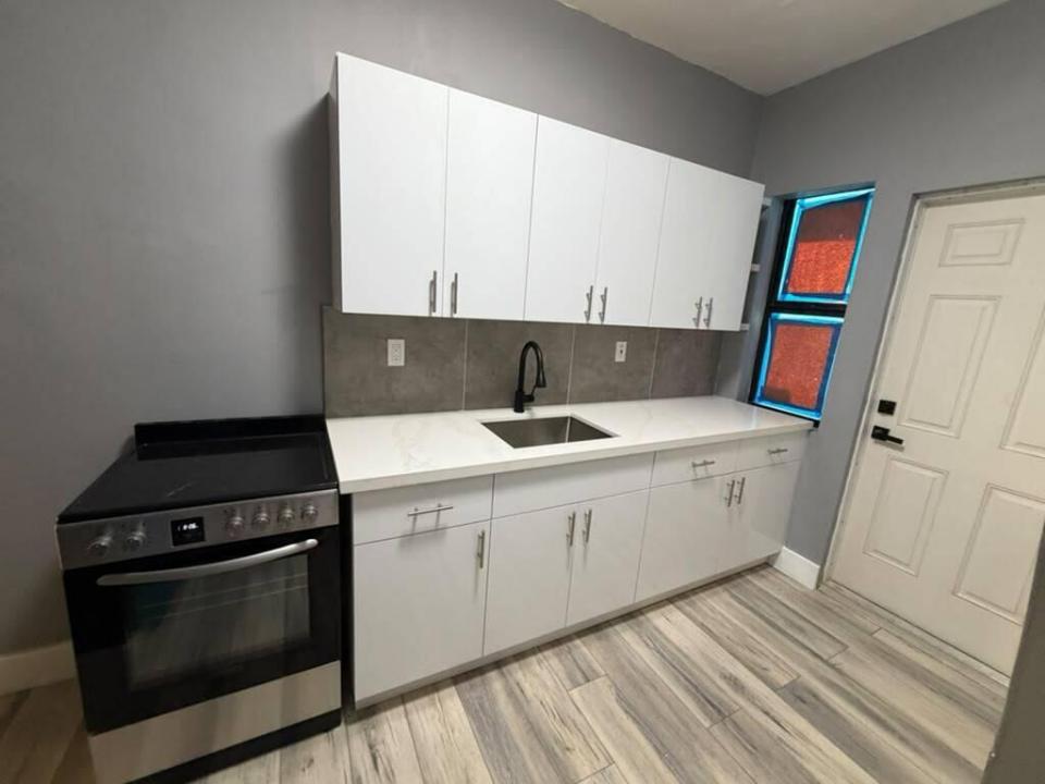 7734 BYRON Avenue 10, Miami Beach, Florida 33141, USA