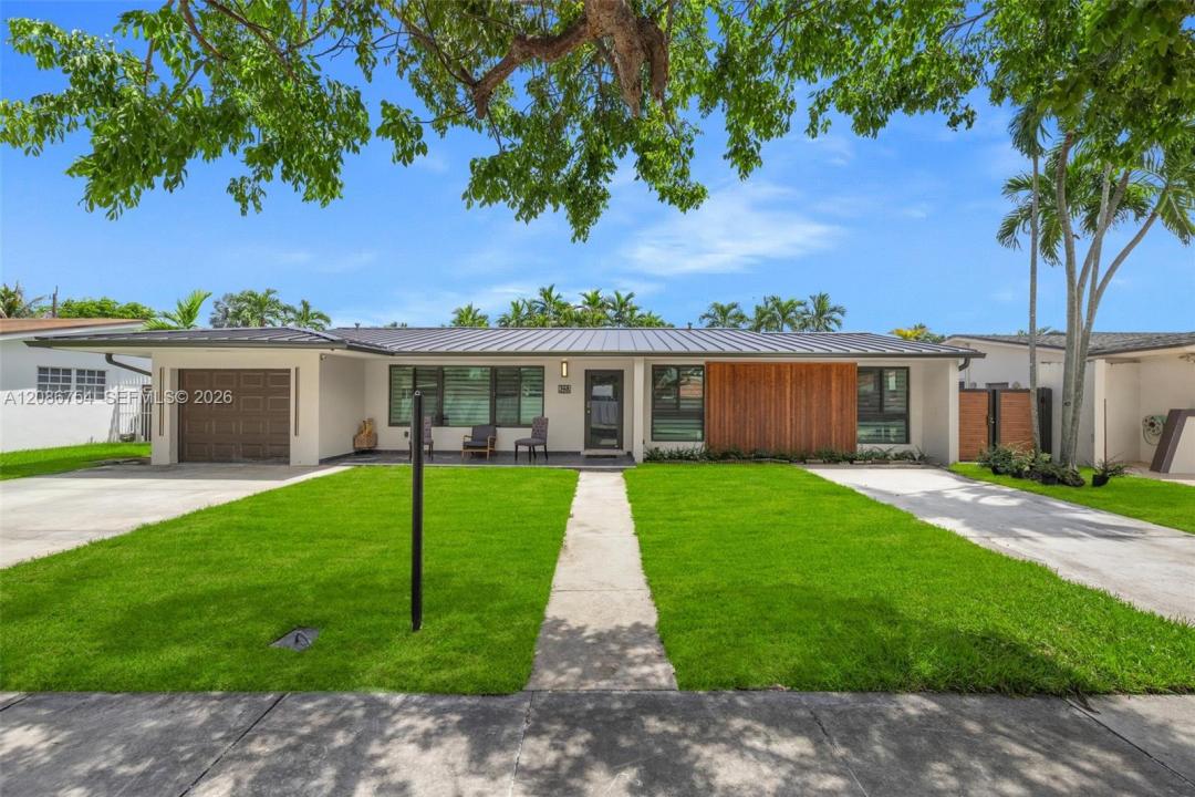8253 W 14th Ct, Hialeah, Floryda 33014, USA