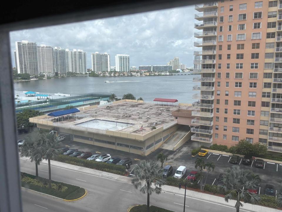 250 174TH Street 910, Sunny Isles Beach, Florida 33160, USA
