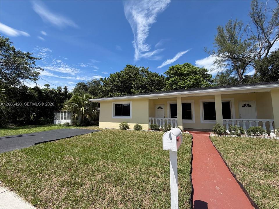 335 NE 168th St 335, North Miami Beach, Florida 33162, USA