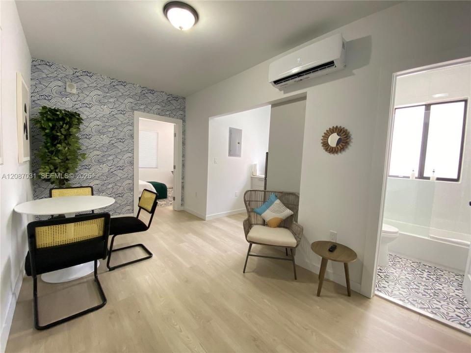 1553 SW 7th St 12, Miami, Floryda 33135, USA