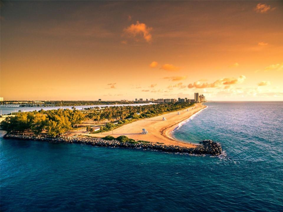 10295 Collins Ave 1704, Bal Harbour, Florida 33154, USA