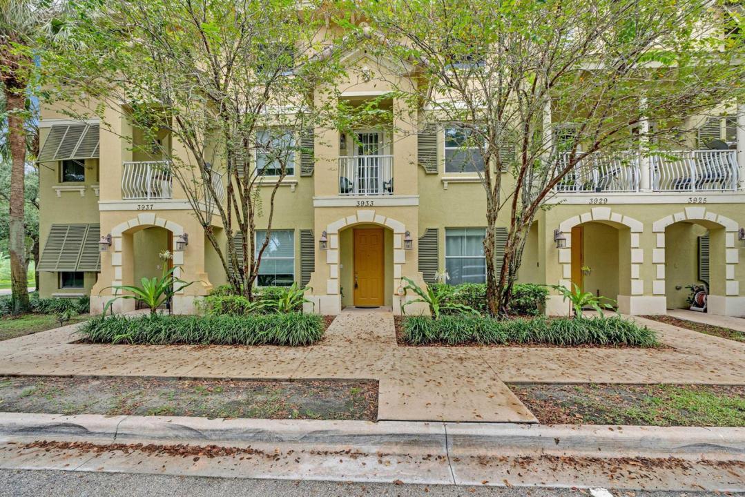 3933 MONARCH Lane, Coconut Creek, Florida 33073, USA