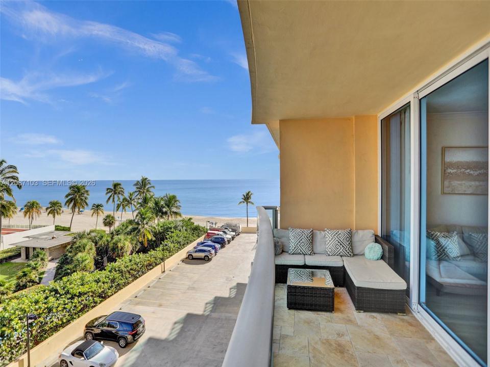 2501 S Ocean Dr 505 (available now), Hollywood, Florida 33019, Stati Uniti