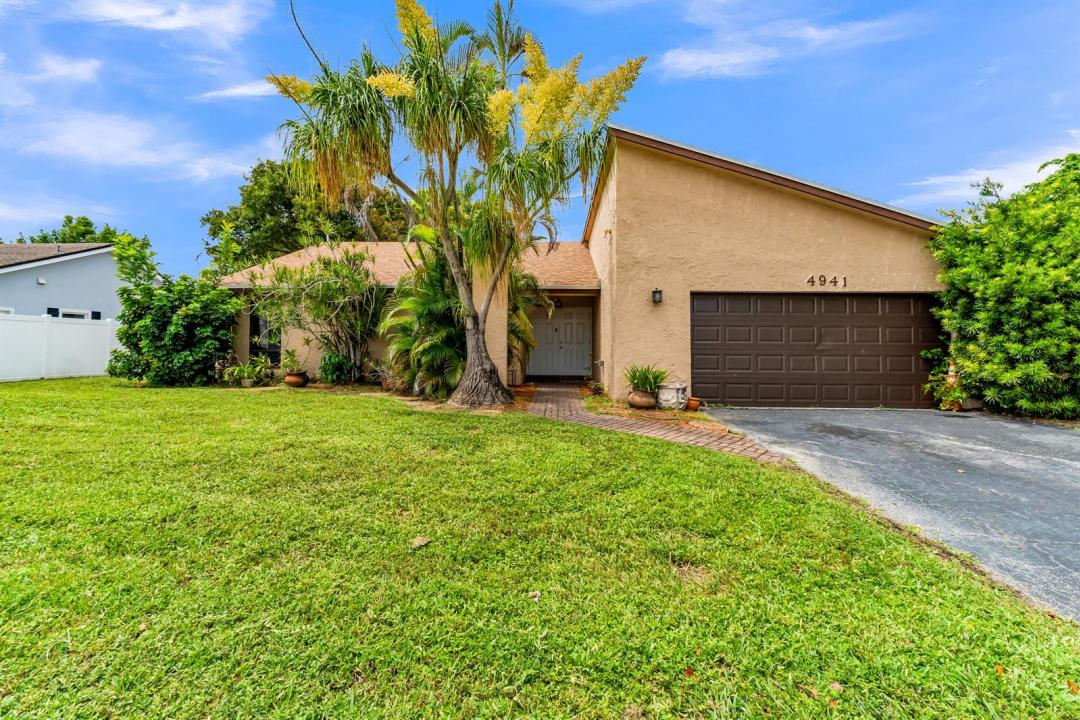 4941 NW 83rd Avenue, Lauderhill, Florida 33351, USA