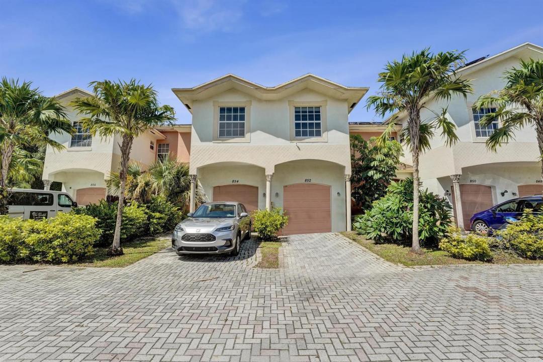 852 NW 9TH Street, Hallandale Beach, Floride 33009, États-Unis
