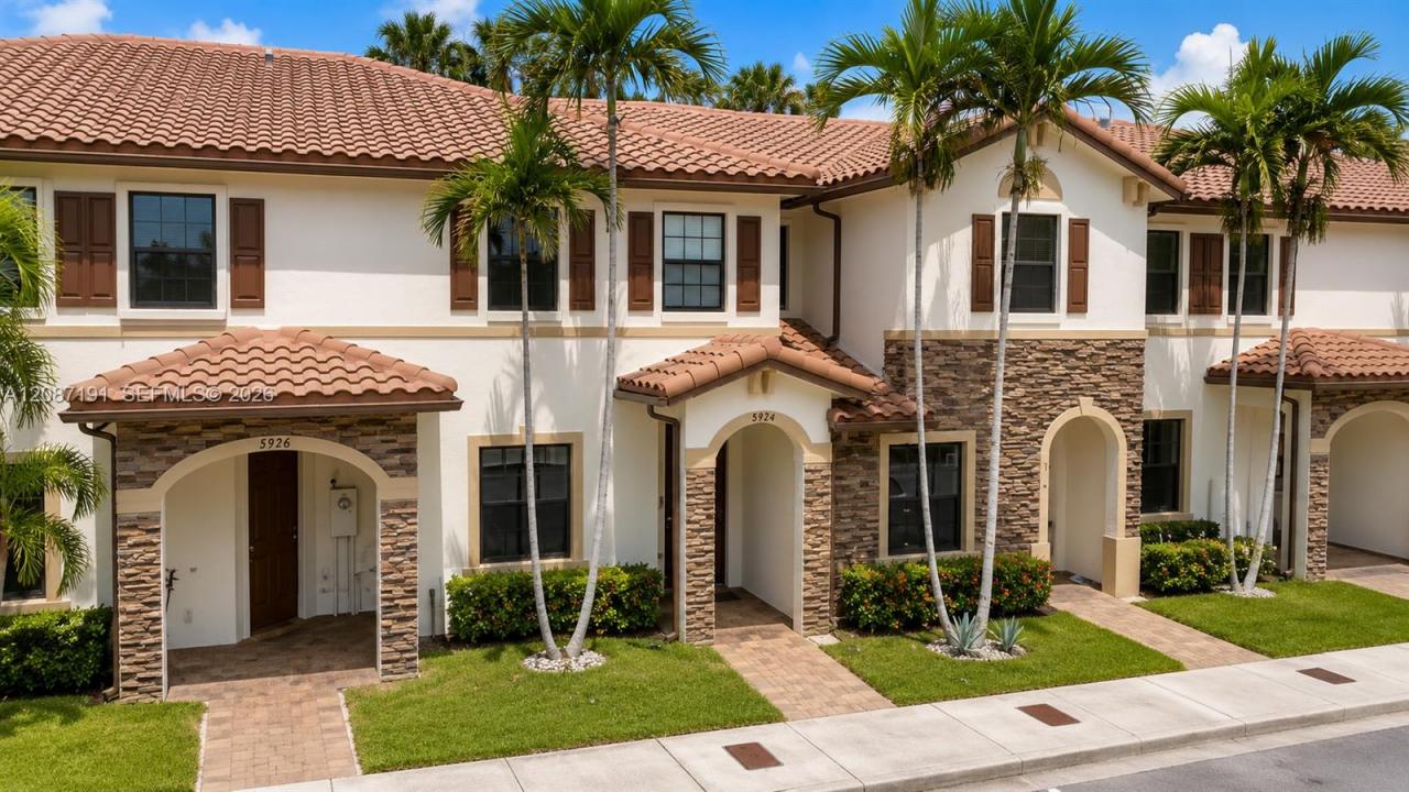 8954 W 35th Way, Hialeah, Floryda 33018, USA
