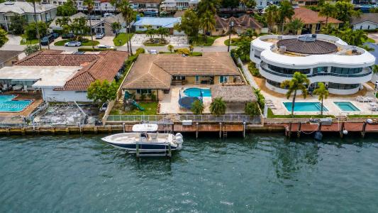3324 NE 167th St, North Miami Beach, Florida 33160, USA