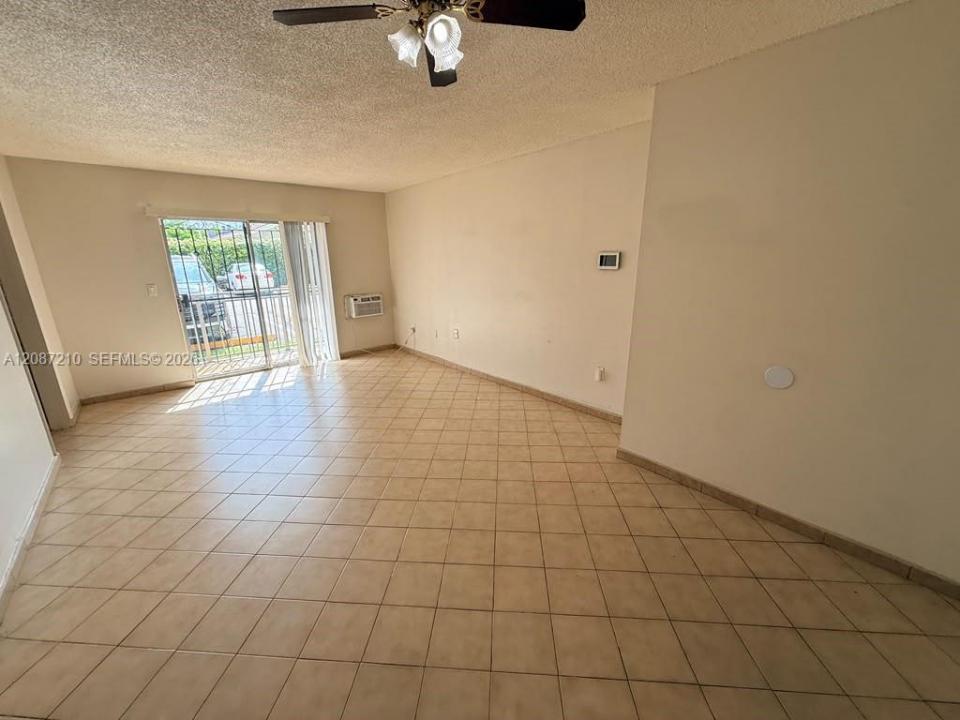 4713 NW 7th St 108-1, Miami, Florida 33126, USA