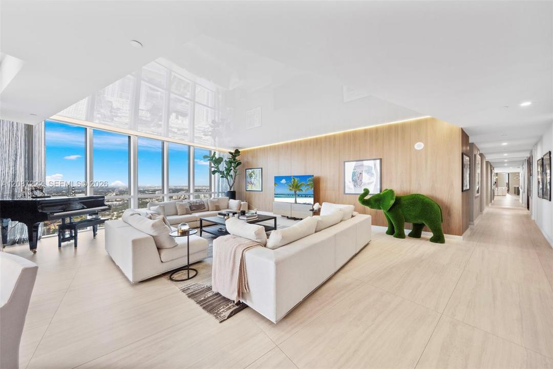 851 NE 1st Ave 5312, Miami, Florida 33132, Stati Uniti