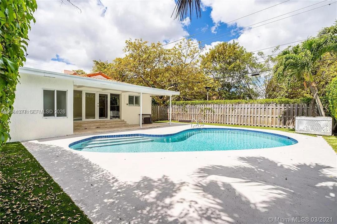 375 SW 20th Rd 1, Miami, フロリダ 33129, アメリカ合衆国