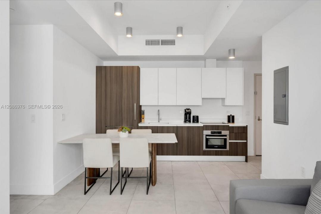 239 SW 9th St 1603, Miami, Florida 33130, Stati Uniti