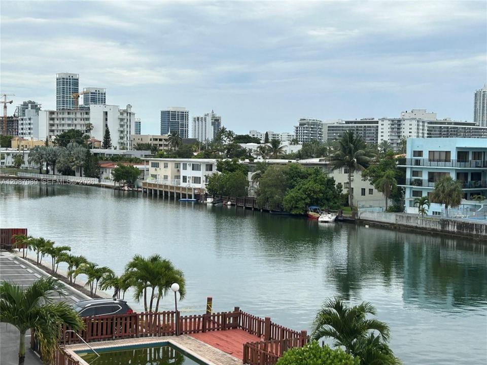 110 S Shore Dr 4E, Miami Beach, פלורידה 33141, ארצות הברית של אמריקה