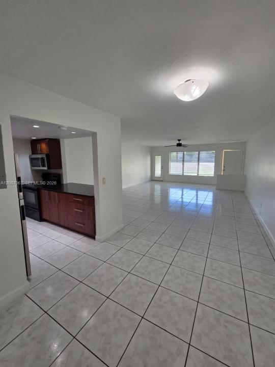 1885 NE 121st St 8, North Miami, Florida 33181, Stati Uniti