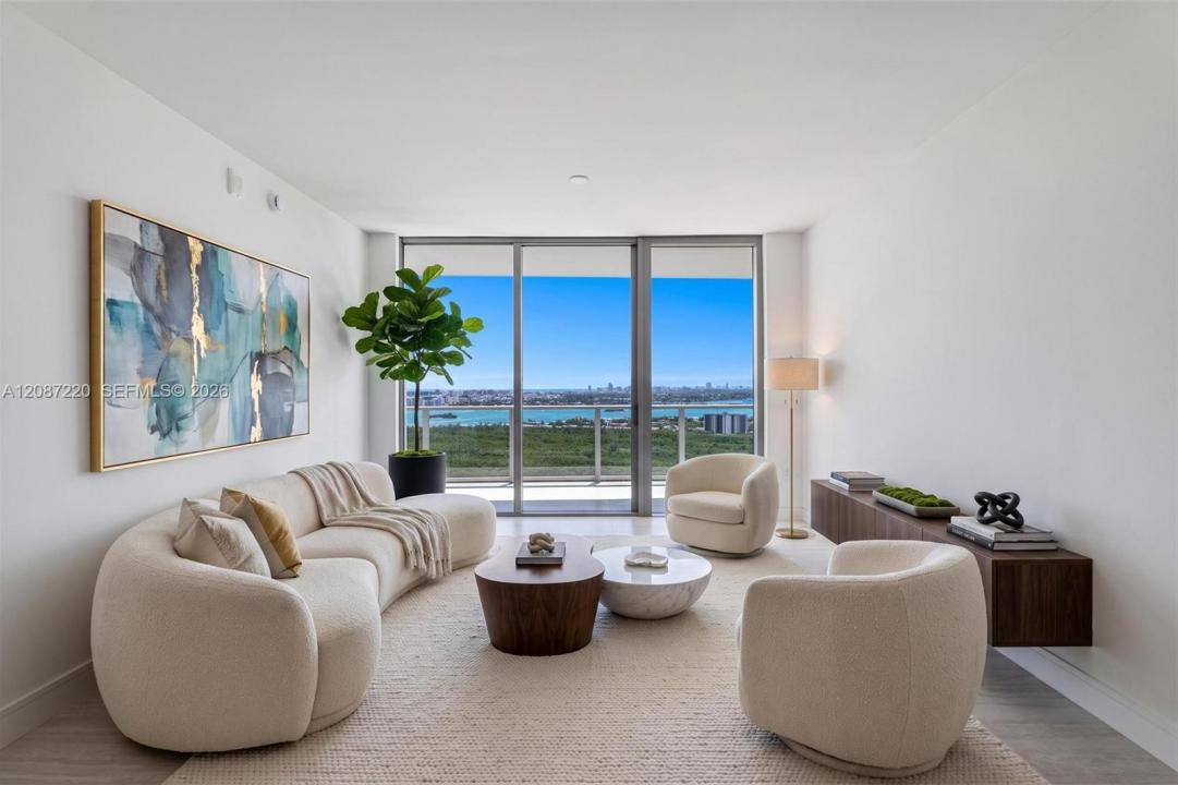 2411 Laguna 2704, North Miami, Florida 33181, Stati Uniti