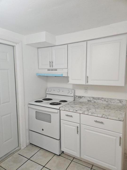 2467 NW 90TH Street, Miami, Florida 33147, Amerika Birleşik Devletleri