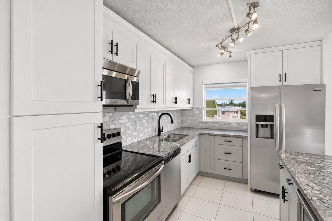 2741 Taft Street 410, Hollywood, Florida 33020, USA
