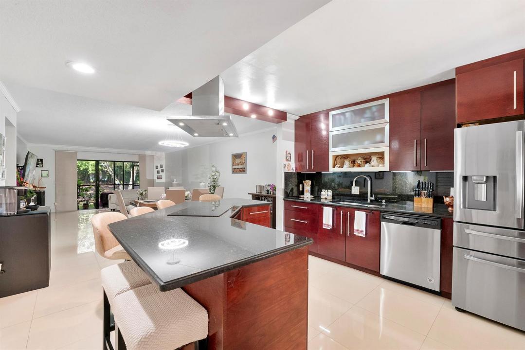 435 LAKEVIEW Drive 104, Weston, Florida 33326, Stati Uniti