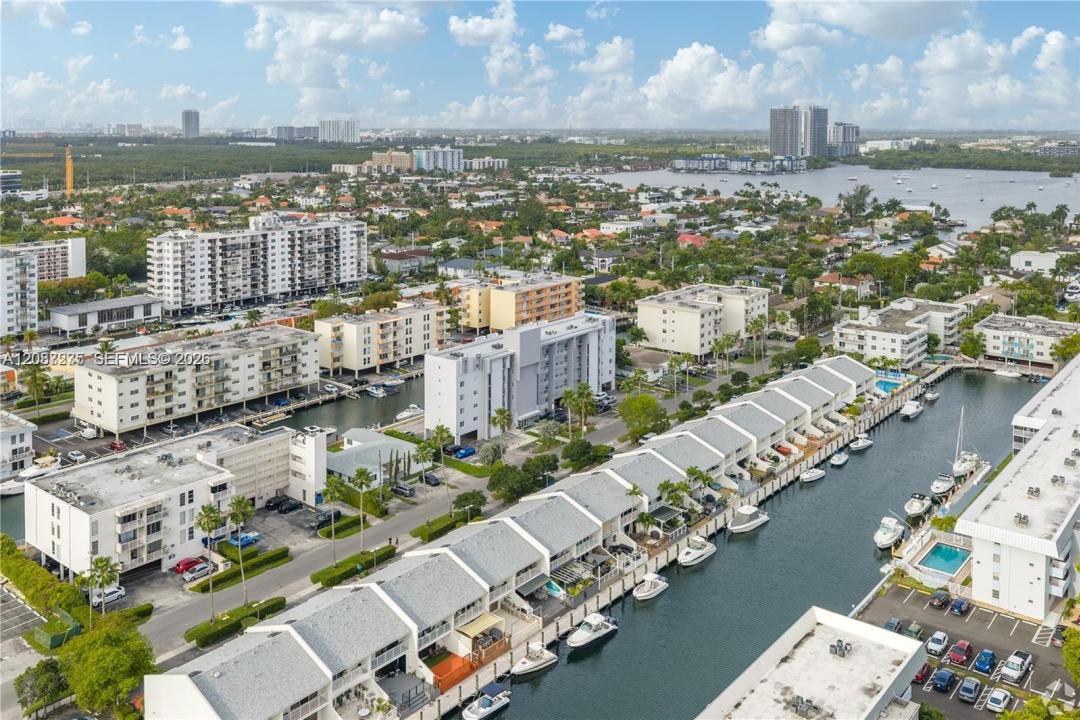 3626 NE 168th St 504, North Miami Beach, Floride 33160, États-Unis