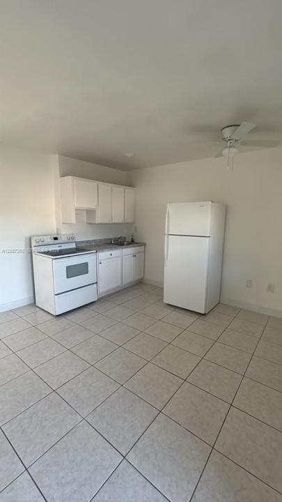 8450 NE Miami Ct 6, Miami, Florida 33138, Stati Uniti
