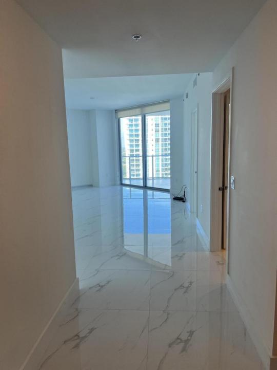 17111 BISCAYNE Boulevard 1903, North Miami Beach, Florida 33160, USA