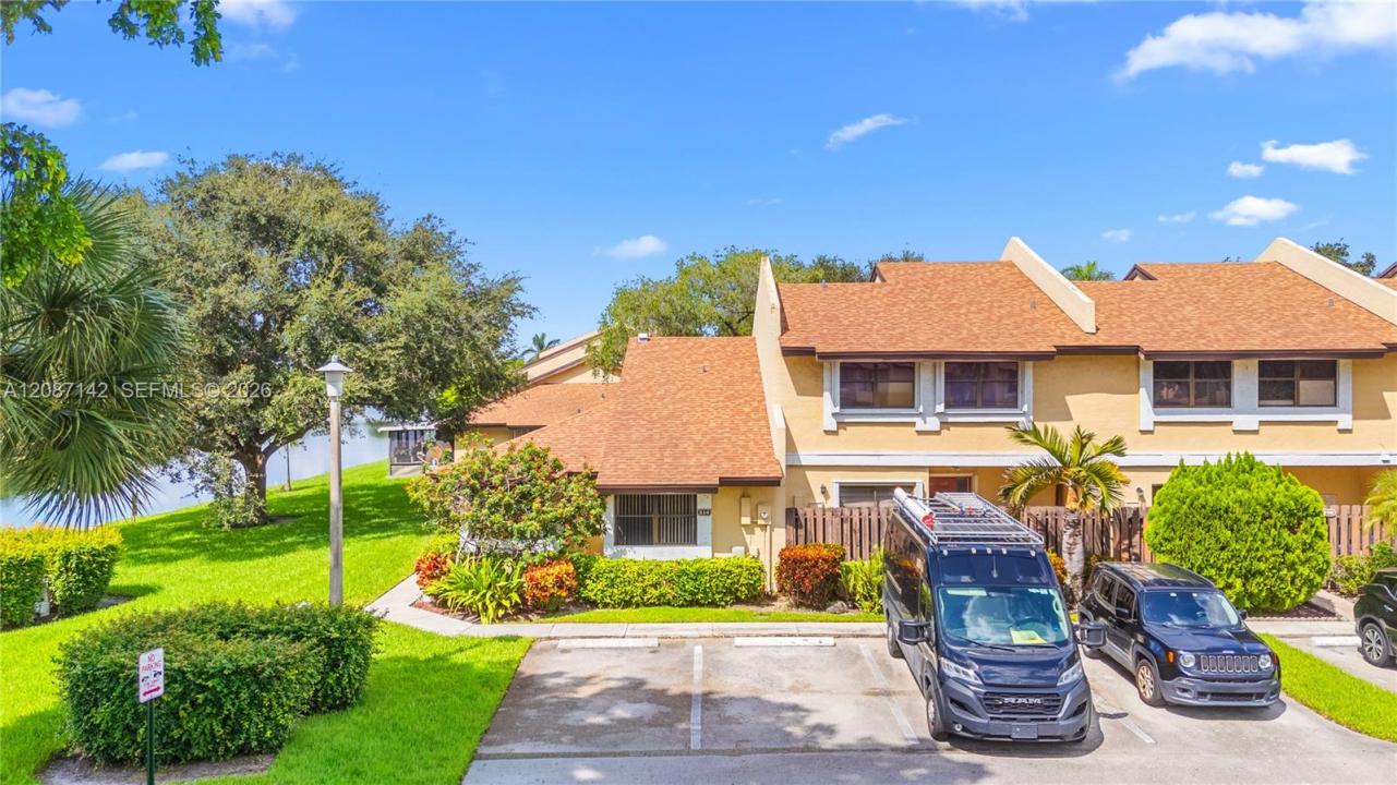 310 SW 96th Ter, Pembroke Pines, Florida 33025, Stati Uniti