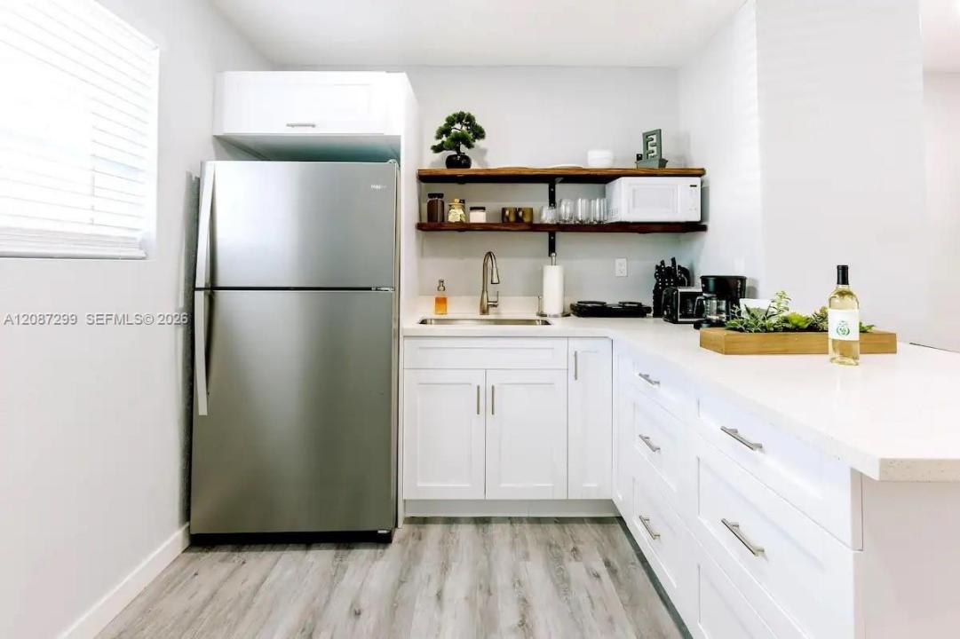 1647 NW 29th Ave 2, Miami, Florida 33125, Stati Uniti