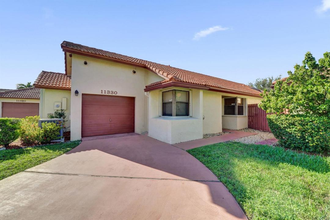 11330 SW 8th Place, Pembroke Pines, Florida 33025, USA