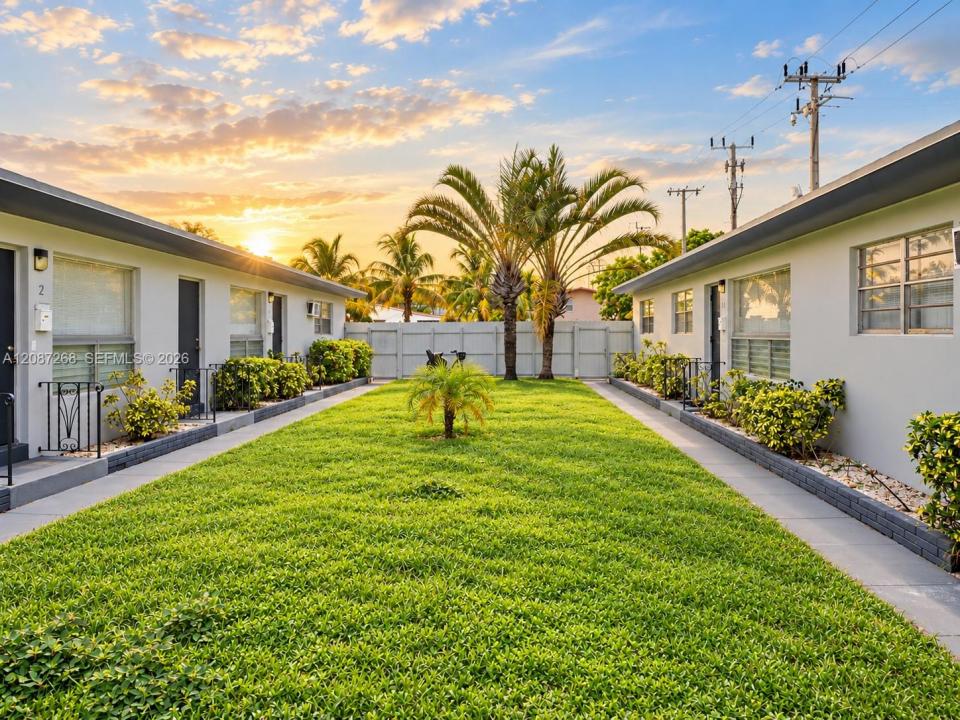 2206 Fillmore St 8, Hollywood, Florida 33020, USA