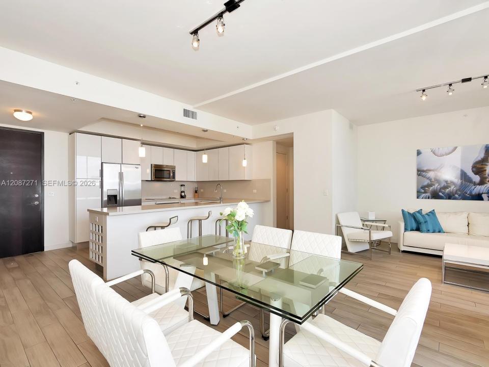 999 SW 1st Ave 2512, Miami, Floride 33130, États-Unis